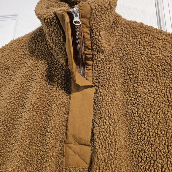 Free Assembly Poncho - Picture 2 of 6